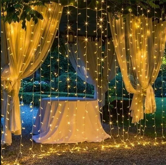Cortina de Luz de LED 6m com 320 Luzes Brancas Quentes e Leves